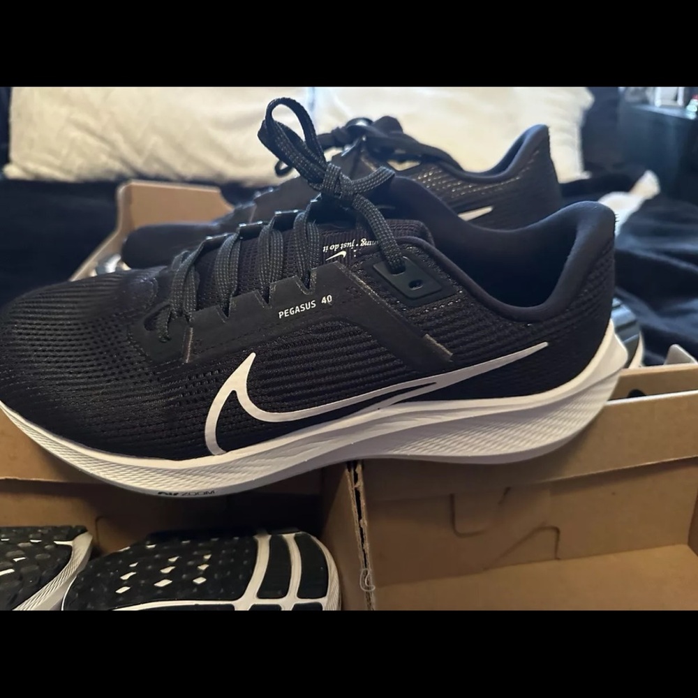 Nike air zoom Pegasus 40 size 11 wide new without box black and white colorway